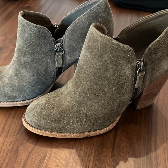 MIA Neutral Taupe Suede Booties, 8.5M - Picture 7 of 9